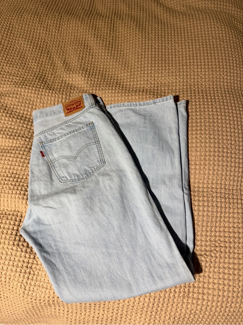 Levi's woman's Light Wash low pro jeans